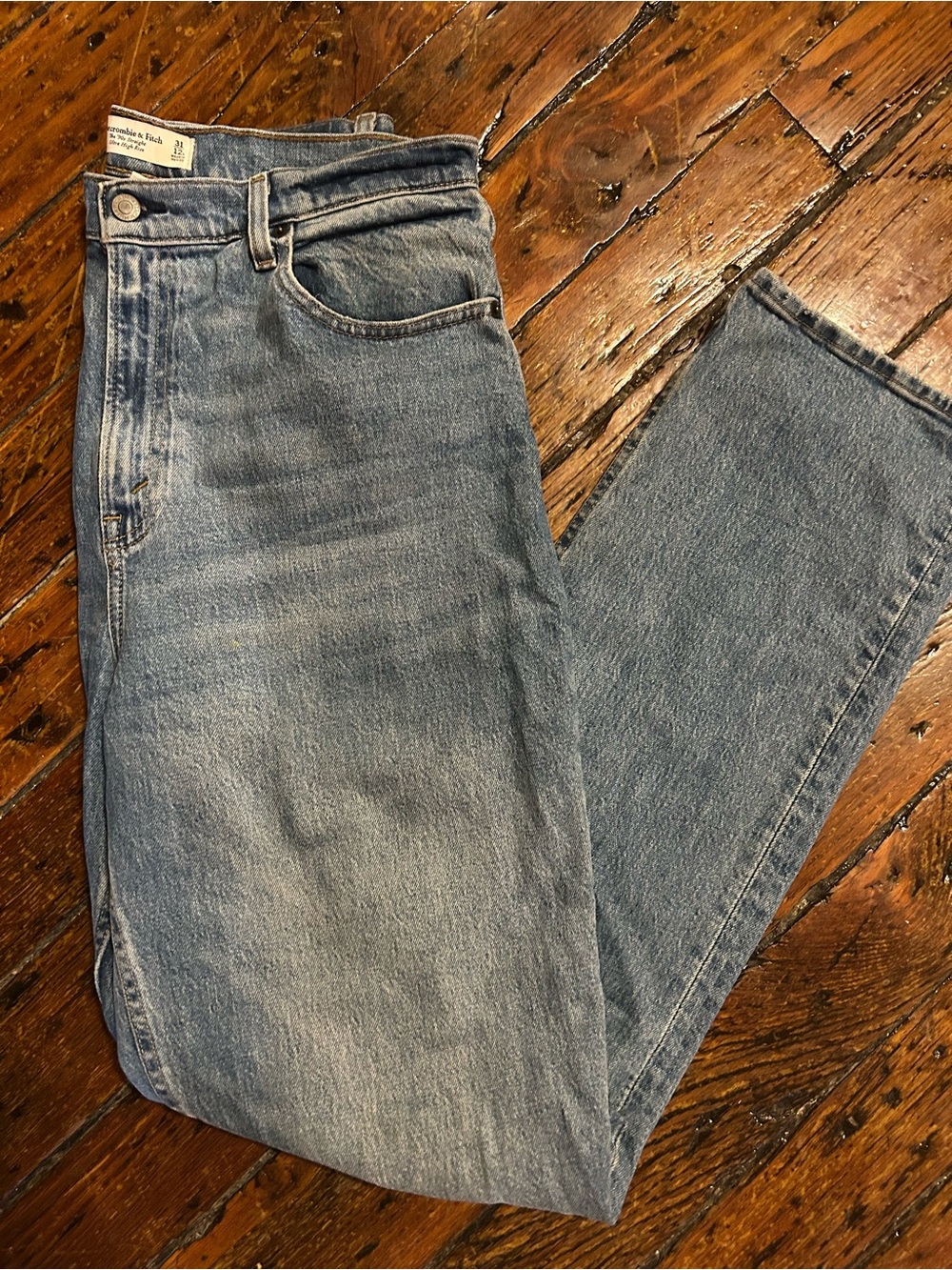 ABERCROMBIE & FITCH Women's 90’s Ultra High Rise Straight-Leg Light Blue Jeans
